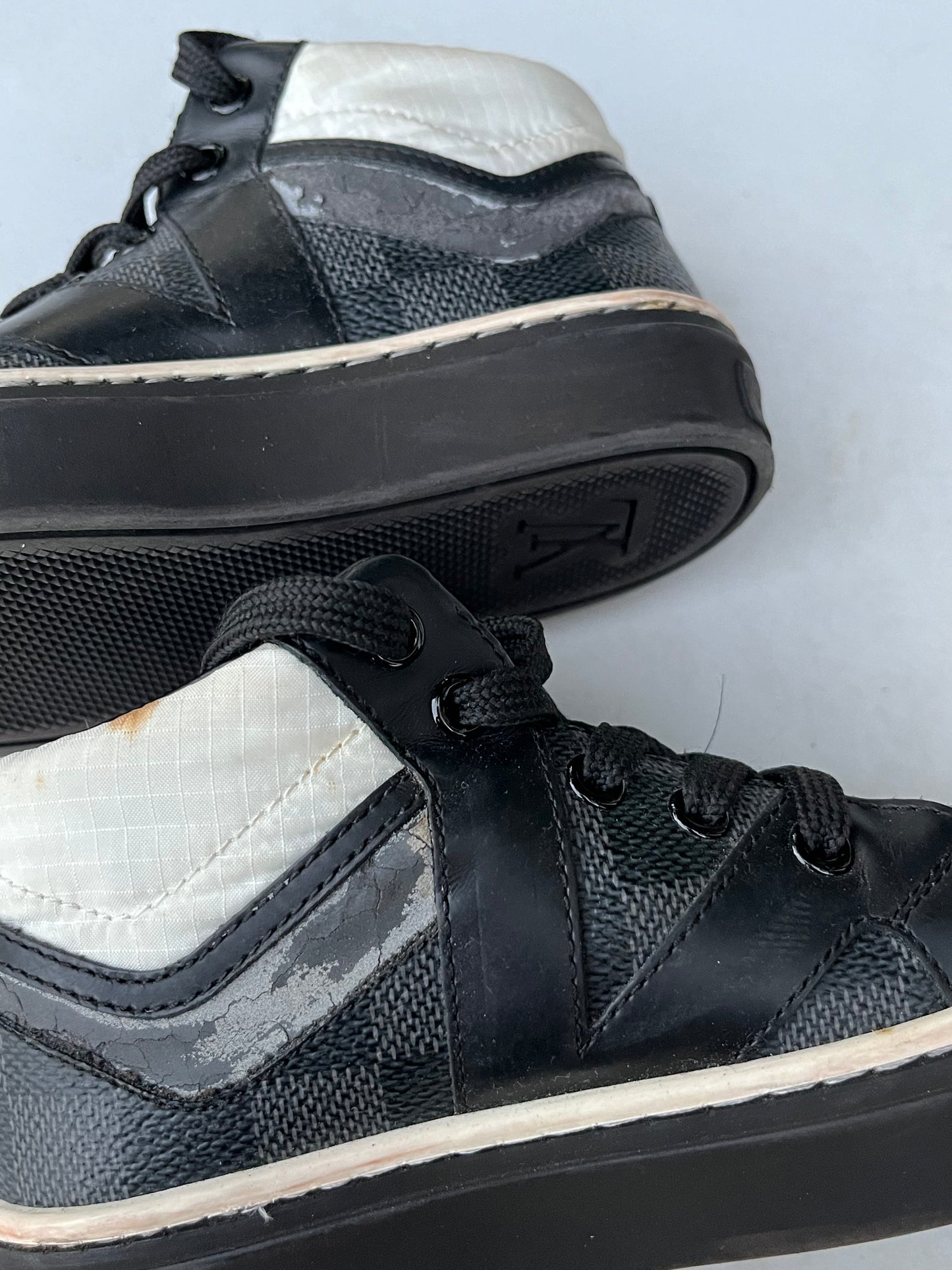 Louis Vuitton High Trainer Shoes Toddler Boys Size: 26 (US-9C)