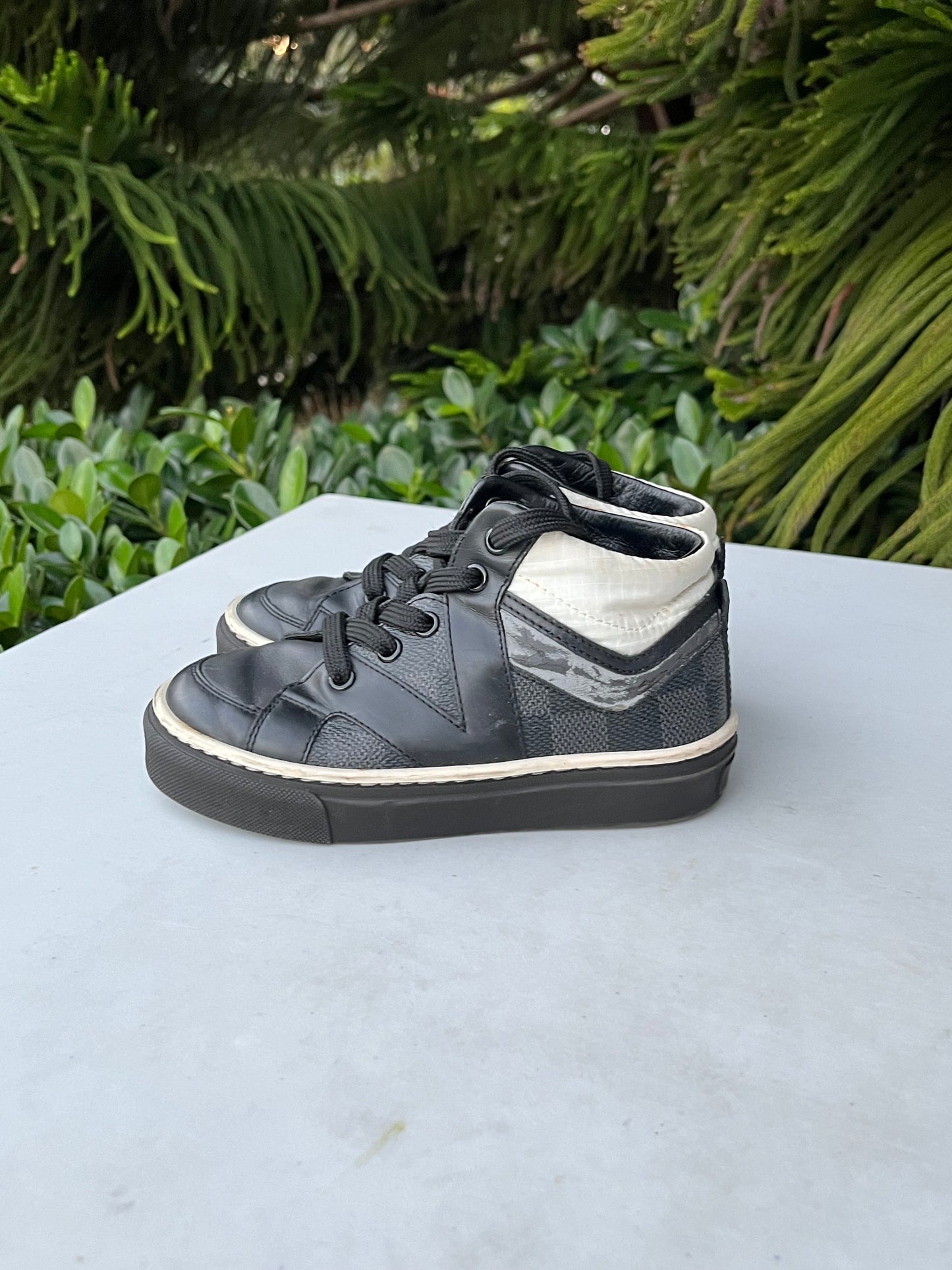 Louis Vuitton High Trainer Shoes Toddler Boys Size: 26 (US-9C)