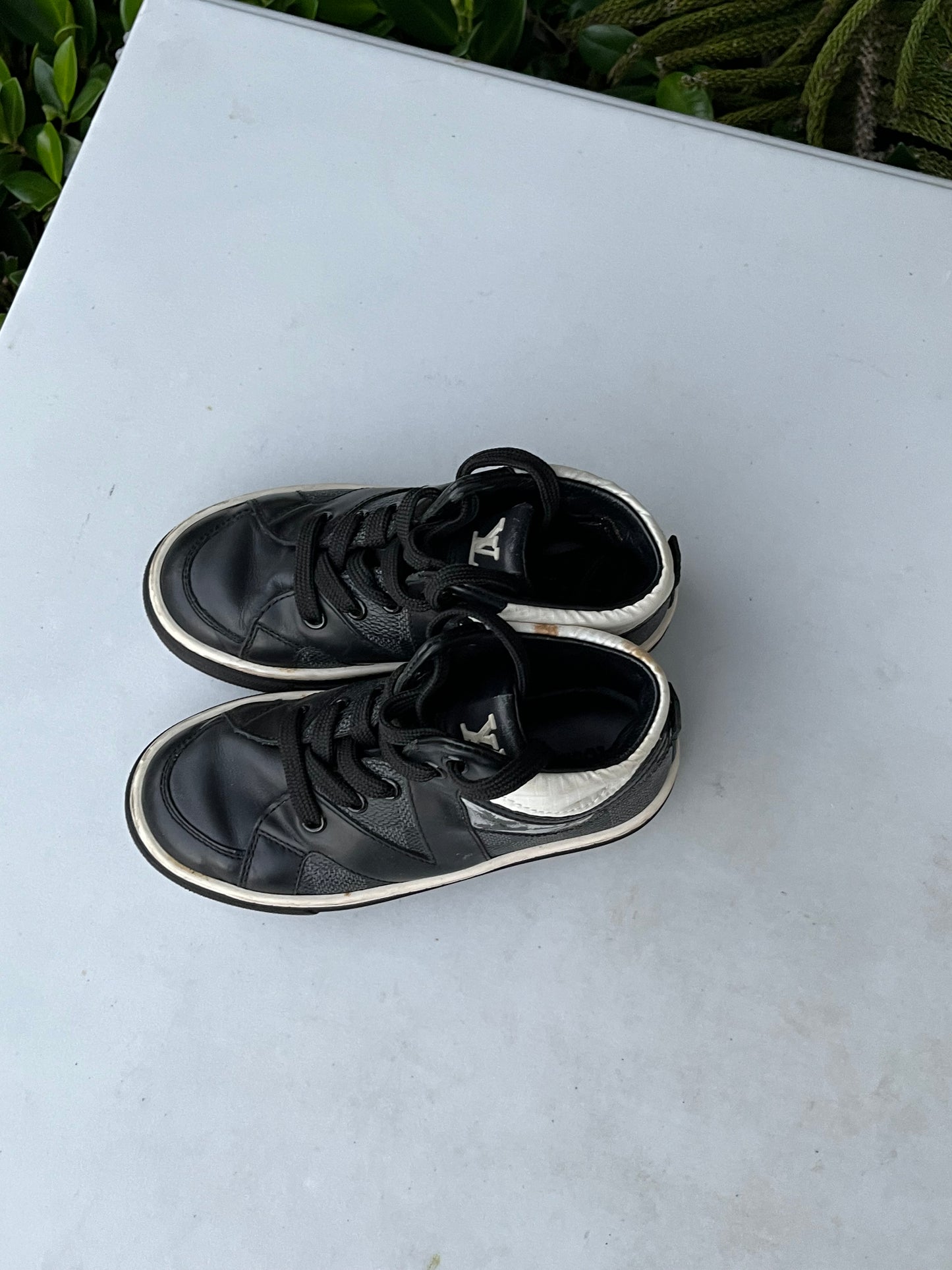 Louis Vuitton High Trainer Shoes Toddler Boys Size: 26 (US-9C)