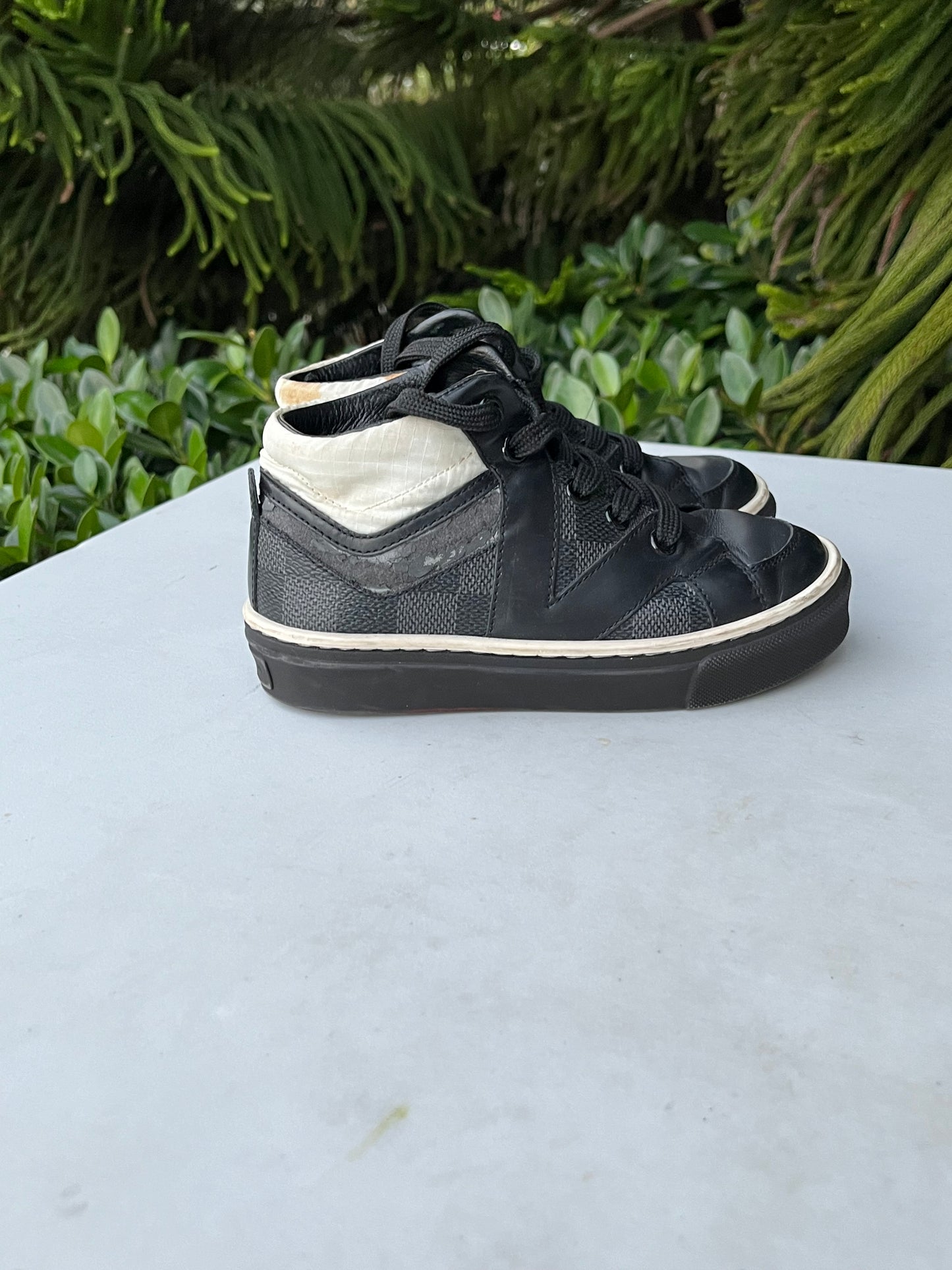 Louis Vuitton High Trainer Shoes Toddler Boys Size: 26 (US-9C)