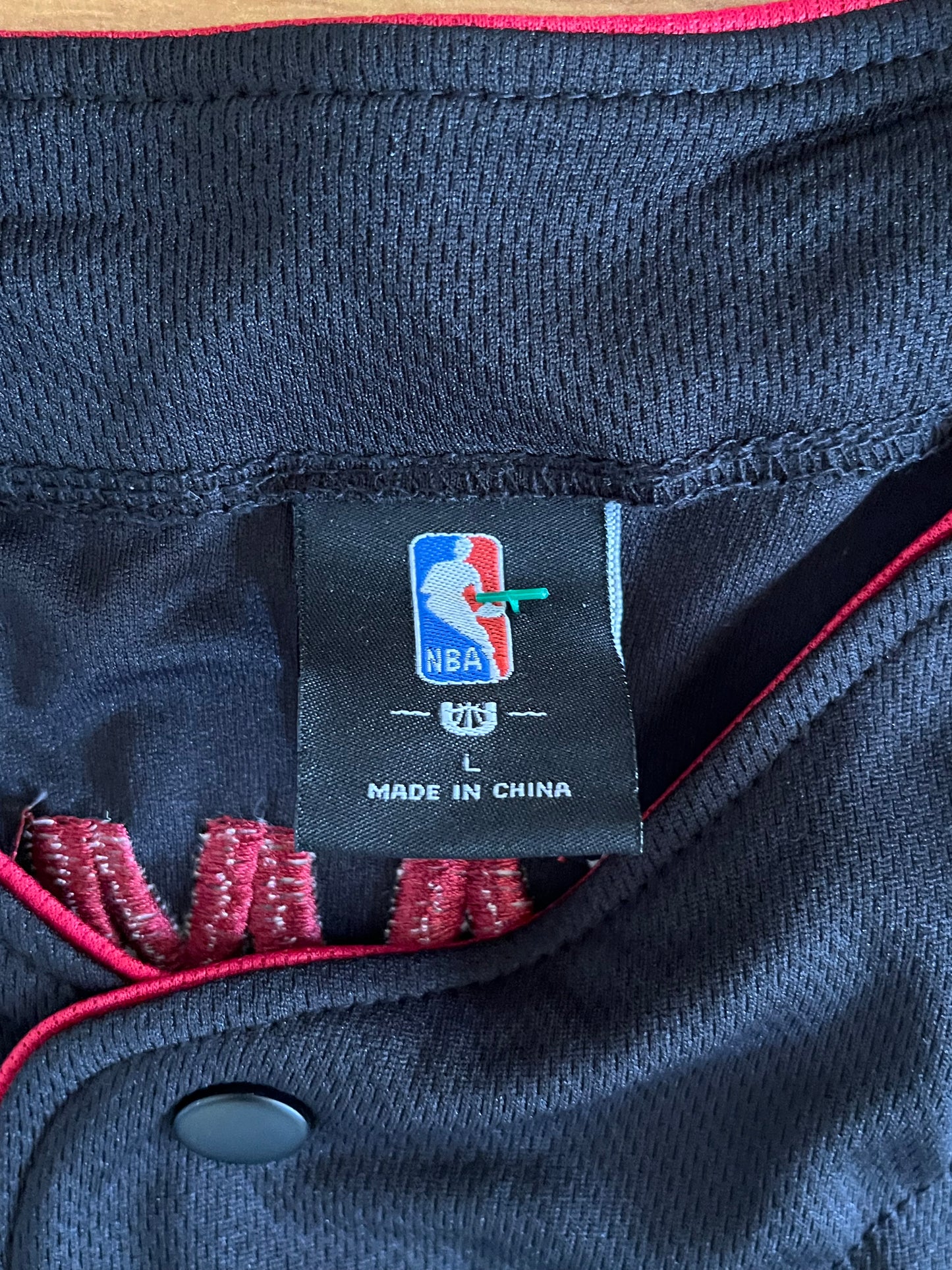 Miami Heat Button Down Shooting Shirt Mens Size: Large