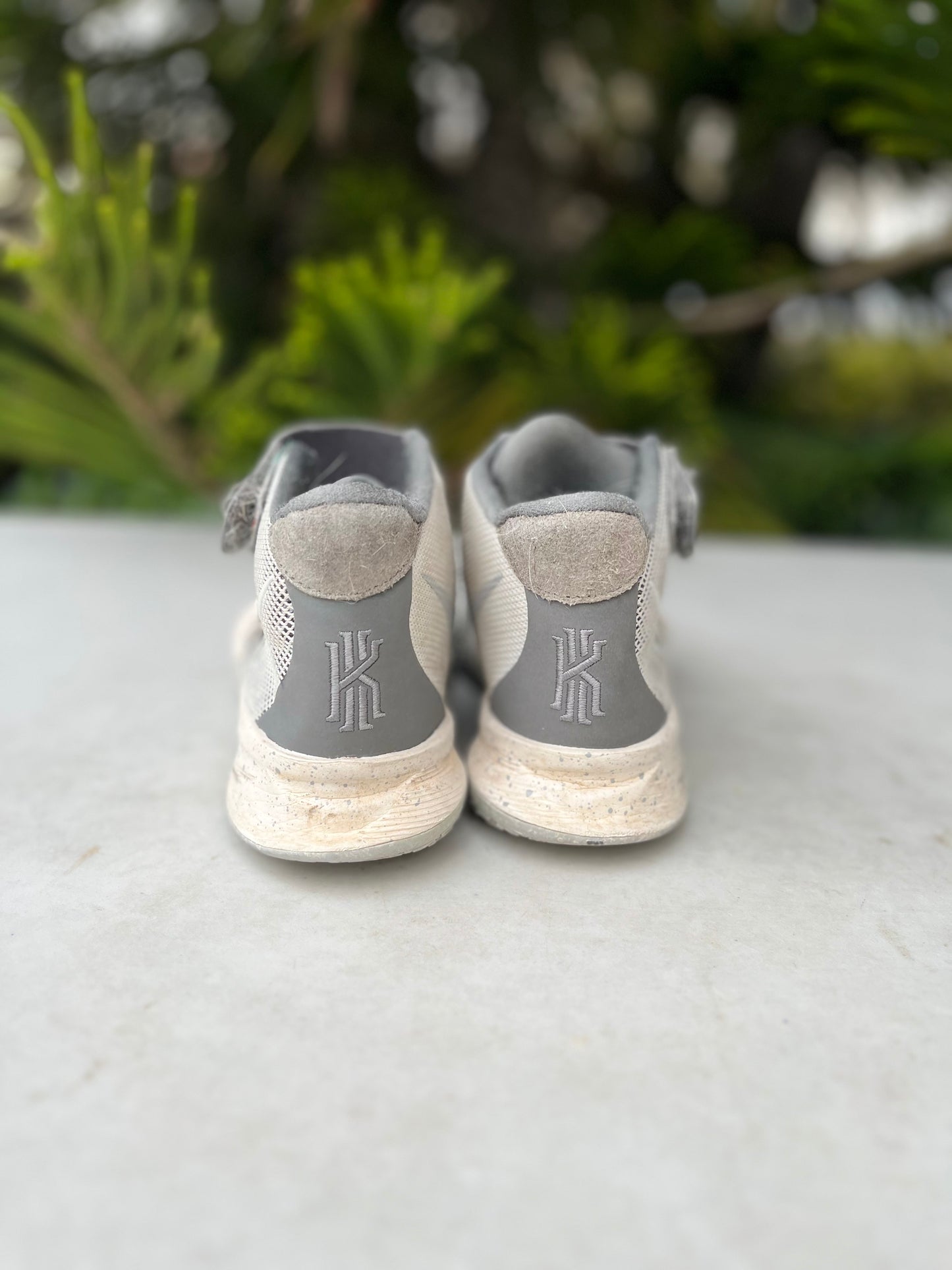 Nike Kyrie Irving Basketball Shoes Boys Size: 2.5Y