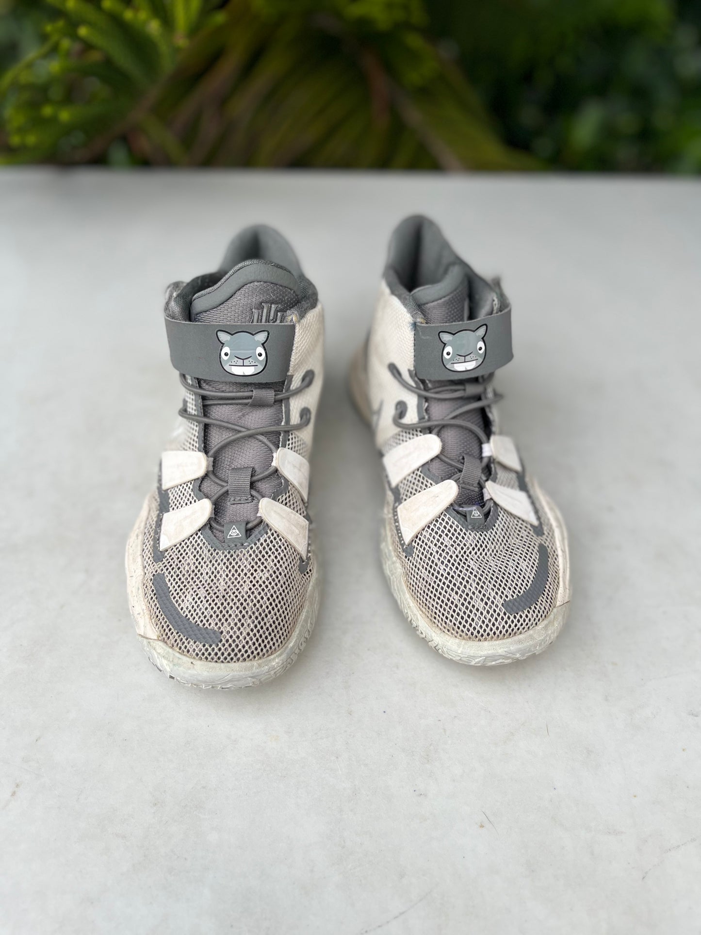 Nike Kyrie Irving Basketball Shoes Boys Size: 2.5Y