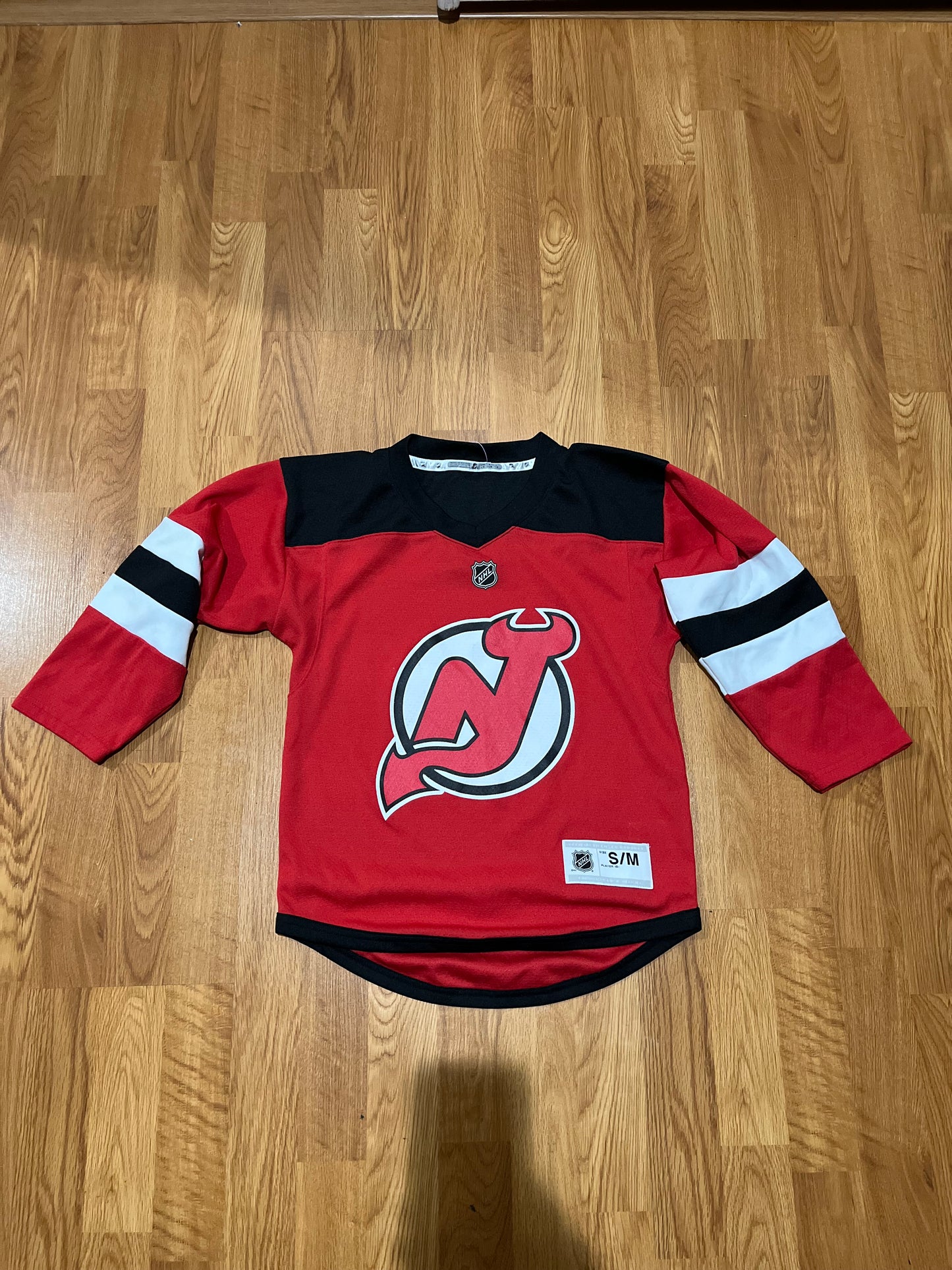New Jersey Devils Hockey Jersey by Reebok Youth Boys Size: S/M