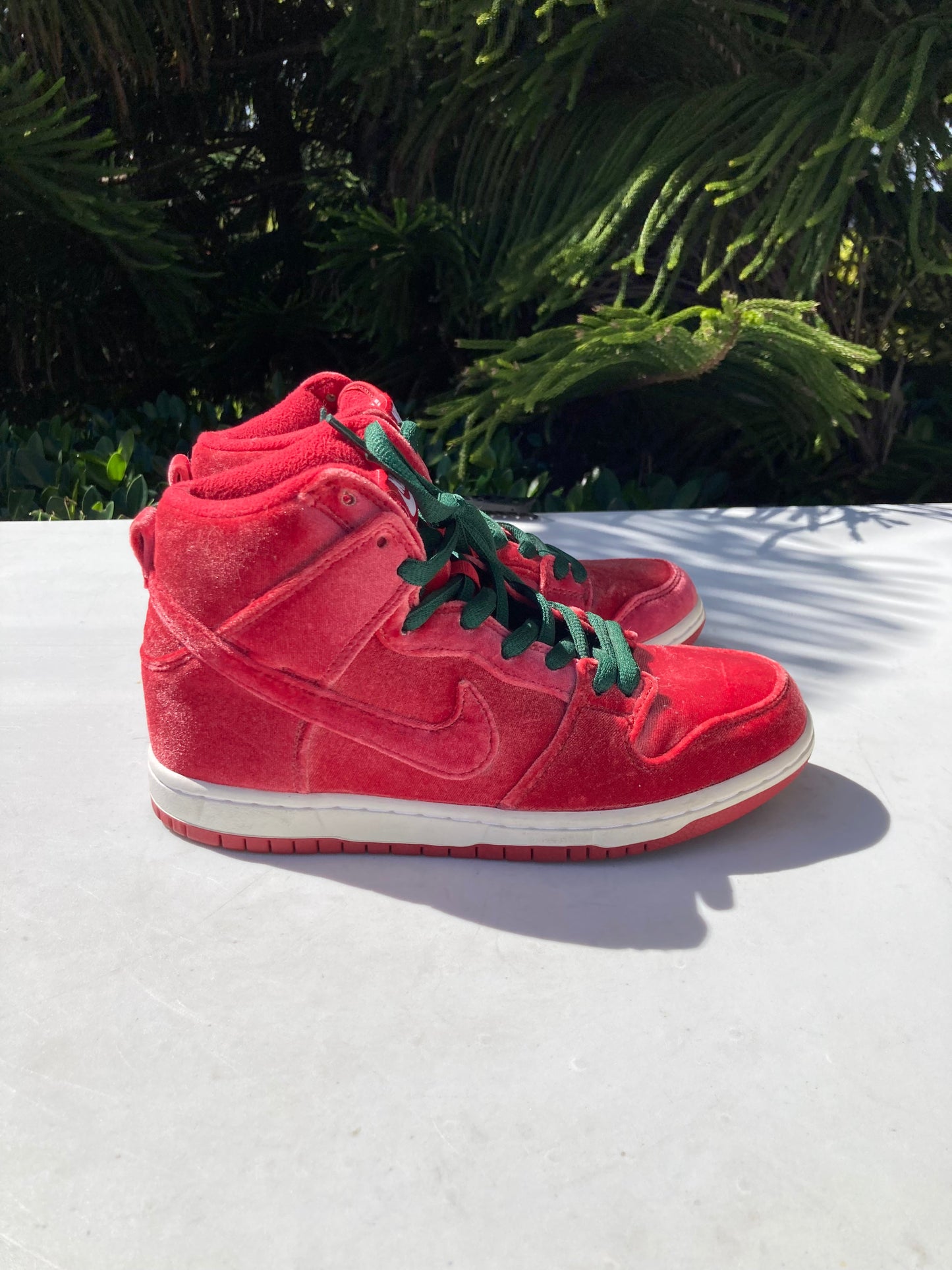 Nike SB Dunk High Premium Red Velvet (Boys)