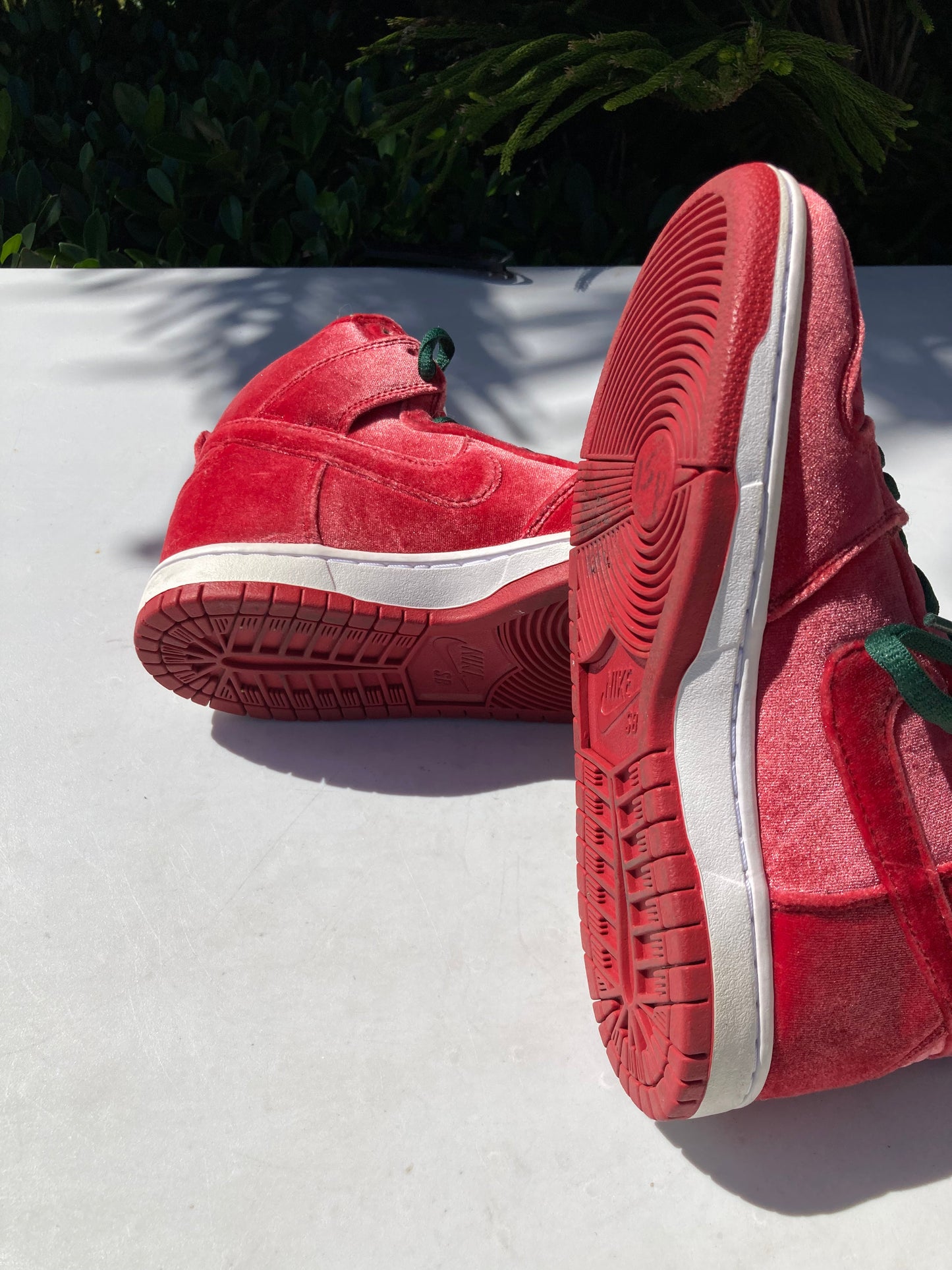 Nike SB Dunk High Premium Red Velvet (Boys)