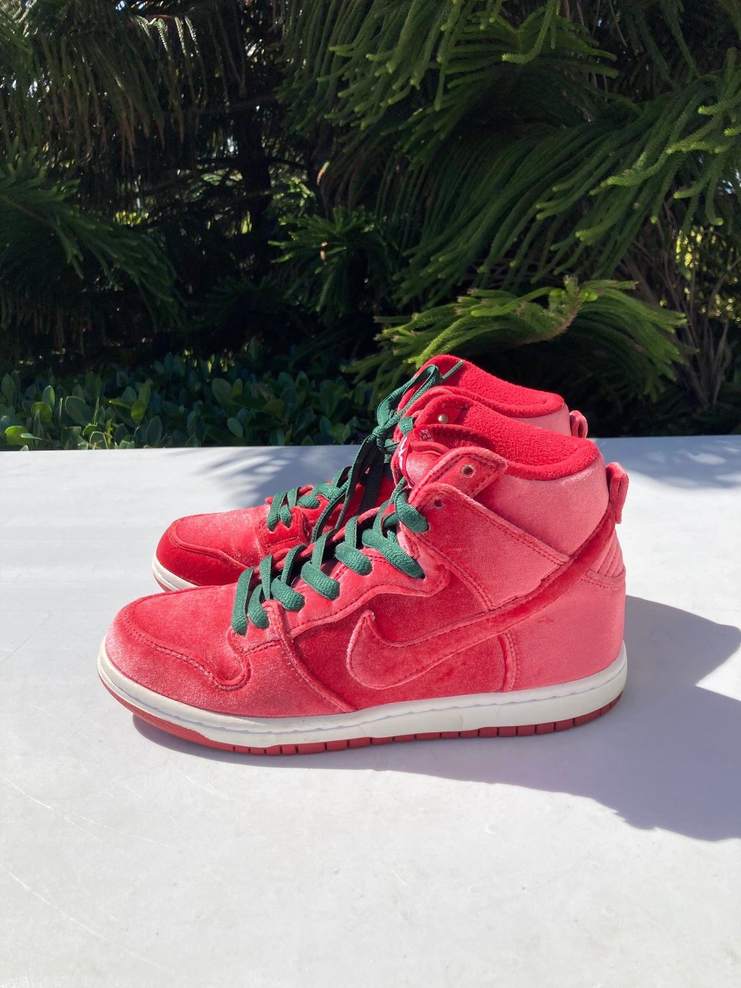 Nike SB Dunk High Premium Red Velvet (Boys)